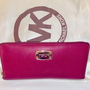 Michael Kors zip wallet